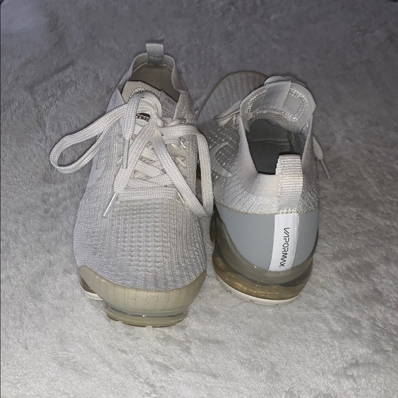 Gently Loved Women's Vapormax White Sneakers by Nike - Picture 1 of 10